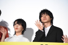 左から高畑充希、山崎賢人。