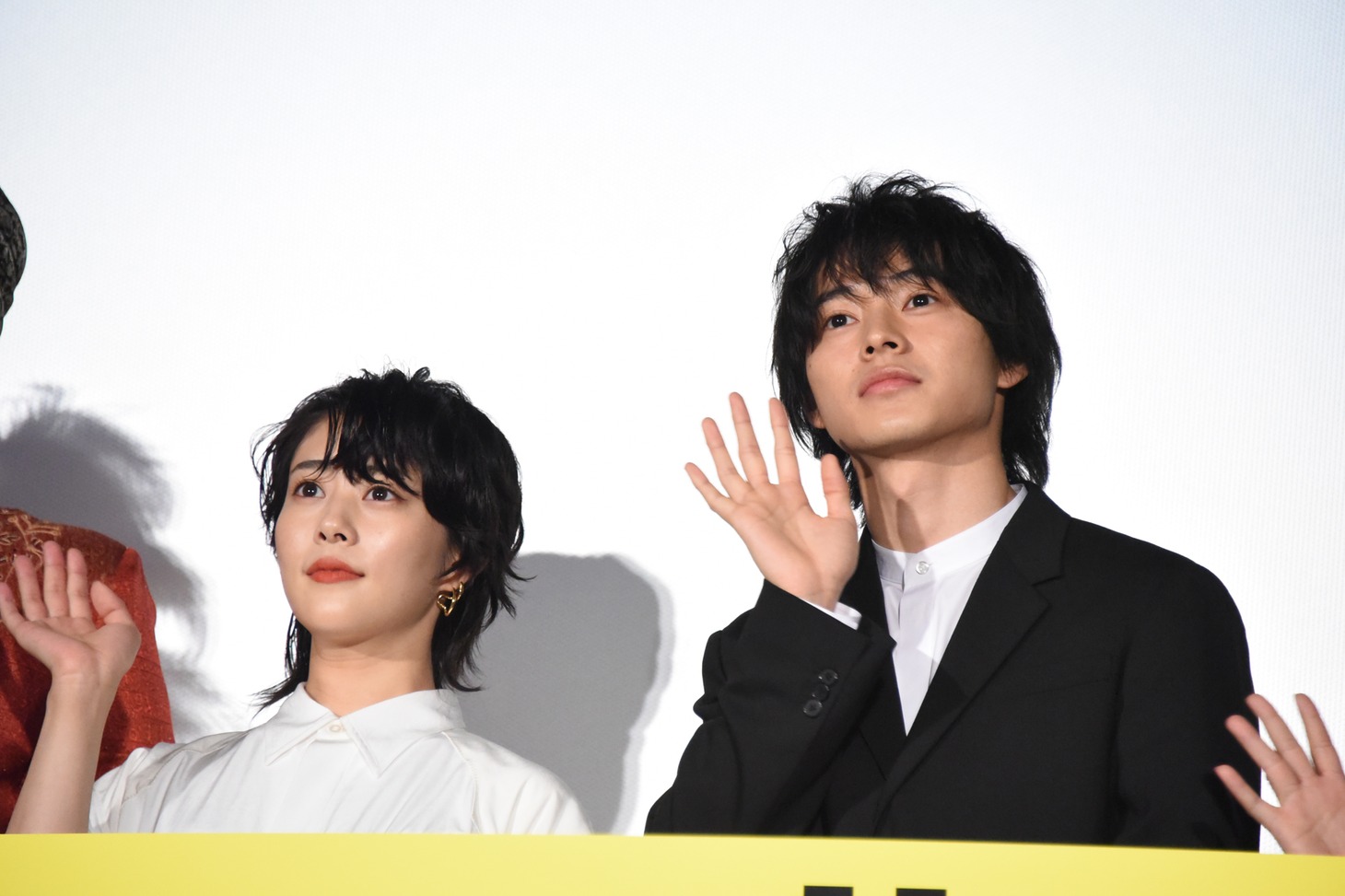 左から高畑充希、山崎賢人。