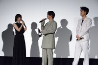 左から白石麻衣、千葉雄大、成田凌。