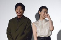 左から田中圭、北川景子。