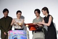 「スマホを落としただけなのに 囚われの殺人鬼」初日舞台挨拶の様子。