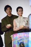 左から田中圭、北川景子。