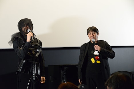 左から齊藤工、岩田和明。