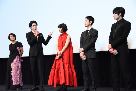 「Red」公開記念舞台挨拶の様子。