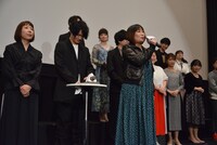 竹内順子（手前）