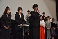 櫻井孝宏（手前）