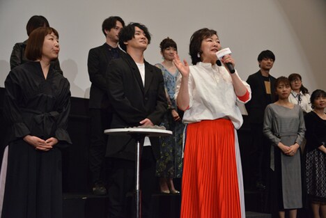 坂本千夏（手前）