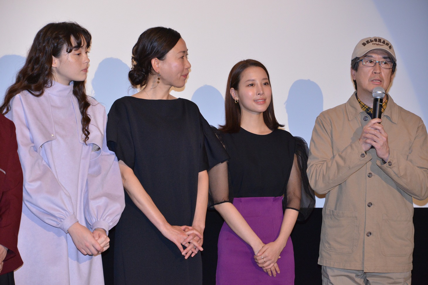 左からモトーラ世理奈、大島葉子、真宮葉月、今関あきよし。