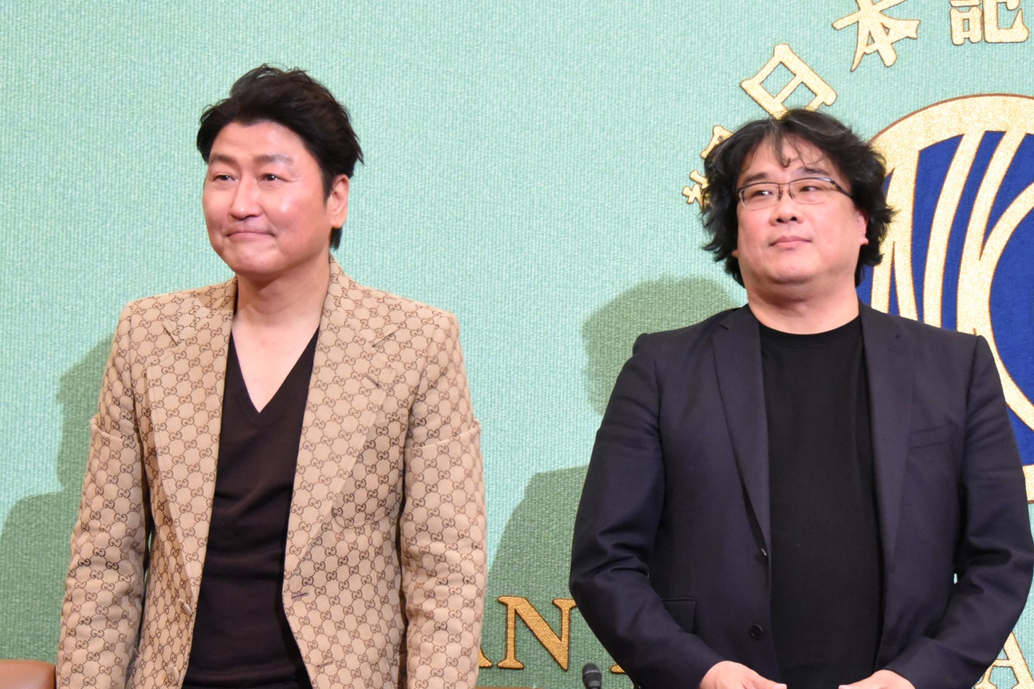 左からソン・ガンホ、ポン・ジュノ。
