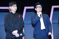 左から松田翔太、リリー・フランキー。