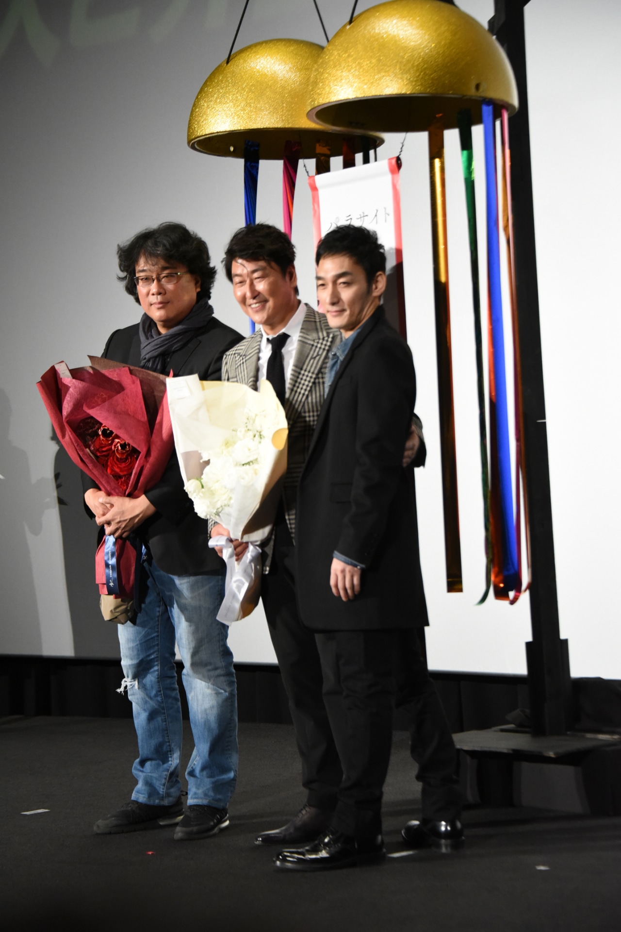 左からポン・ジュノ、ソン・ガンホ、草なぎ剛。