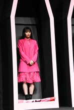 棺桶から登場した広瀬すず。