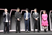 「一度死んでみた」完成披露舞台挨拶の様子。