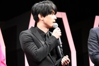 存在感のなさを説明する吉沢亮。