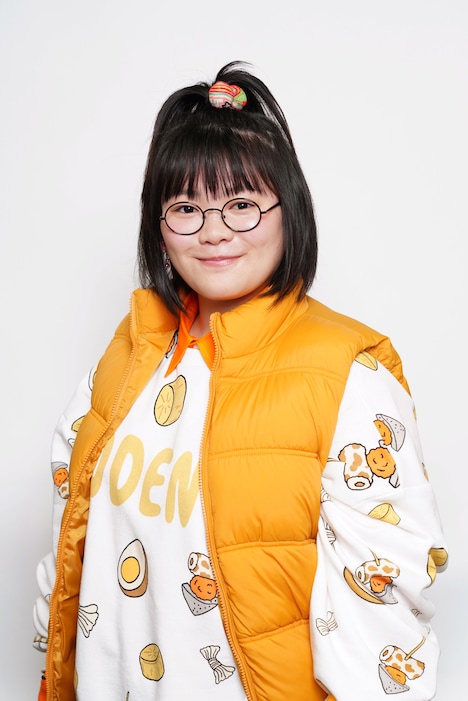 富田望生演じる桃子。