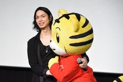 水嶋ヒロ 娘と描いたイラストをしまじろうにプレゼント 写真24枚 映画ナタリー