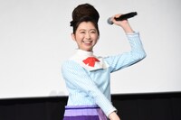 「ワンパパ体操」を踊るまなお姉さん。