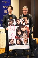左から窪田正孝、三池崇史。