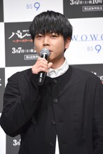 一般客のいない会場を見回しながら話す増田貴久。