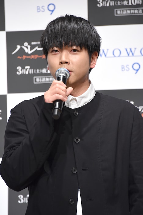 一般客のいない会場を見回しながら話す増田貴久。