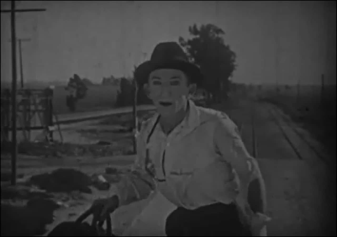 ラリー・シモンとオリヴァー・ハーディによる幻の無声喜劇映画、東京で発見される