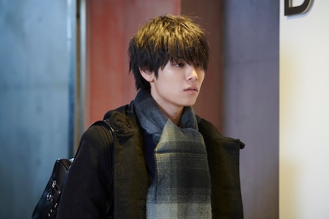 ドラマ「鈍色の箱の中で」第4話の場面写真。