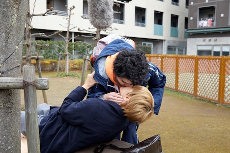 ドラマ「鈍色の箱の中で」第4話の場面写真。