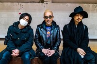 左から山田孝之、竹中直人、齊藤工。