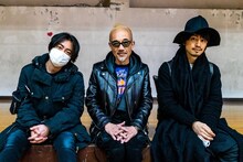 左から山田孝之、竹中直人、齊藤工。