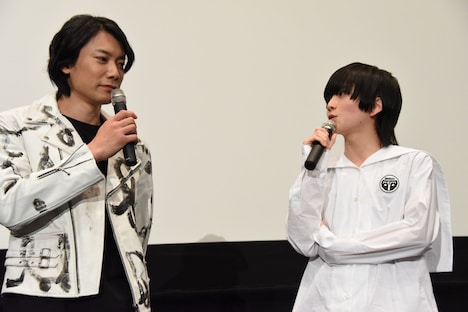 左から兼崎健太郎、板垣李光人。