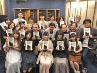 「プリンセス・プリンシパル Crown Handler 第1章」キャストの集合写真。