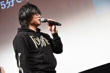 セリフを生披露する森川智之。