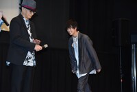 サプライズ登壇した奥野壮（右）。