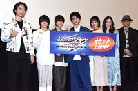 「仮面ライダージオウ NEXT TIME ゲイツ、マジェスティ」公開記念舞台挨拶にて、左から兼崎健太郎、板垣李光人、奥野壮、押田岳、大幡しえり、紺野彩夏、諸田敏。