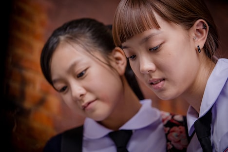 「ストレンジ・シスターズ」