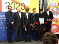 第70回ベルリン国際映画祭の様子。右から2番目が柏木規与子。(c)梶村太一郎