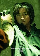 「藤原竜也×竹内涼真『太陽は動かない』写真集」特別限定カバーのデザイン。（撮影：石井千保子）