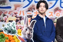 ピーターのパネルと千葉雄大。