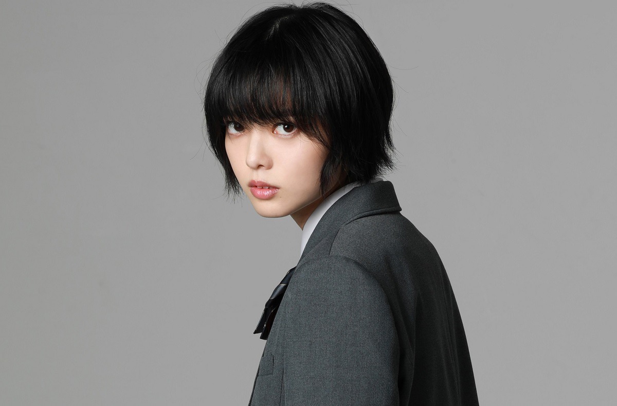 ヒウラエリカ役の平手友梨奈。