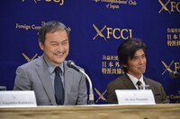 左から渡辺謙、佐藤浩市。