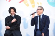 左から山田孝之、國村隼。