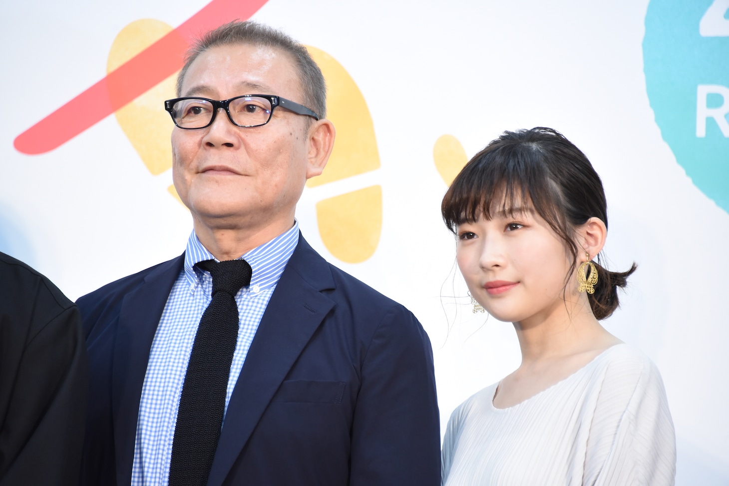 左から國村隼、伊藤沙莉。