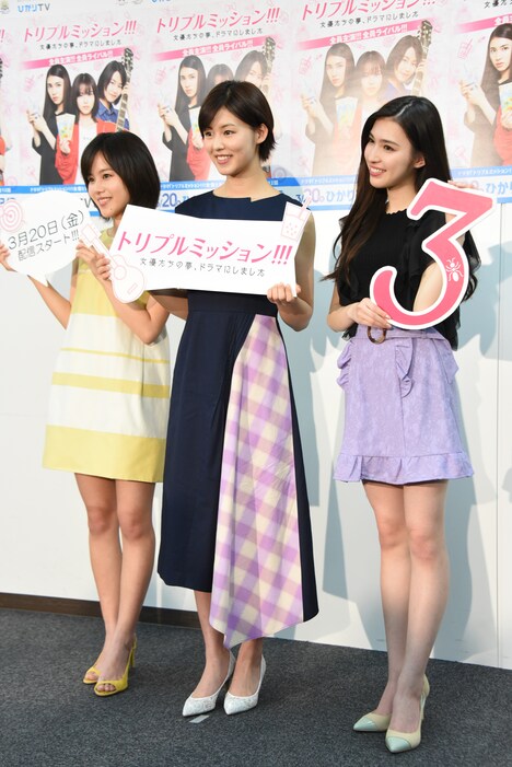 左から松風理咲、竹内愛紗、長見玲亜。