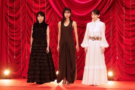 左から岸井ゆきの、黒島結菜、吉岡里帆。