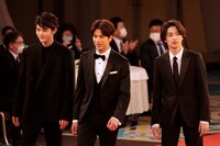 左から鈴鹿央士、森崎ウィン、横浜流星。