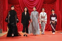 第43回日本アカデミー賞授賞式の様子。左からシム・ウンギョン、二階堂ふみ、松岡茉優、宮沢りえ、吉永小百合。