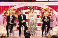 会長功労賞の受賞者。左から高田宏治、宝田明、司葉子、中島貞夫。