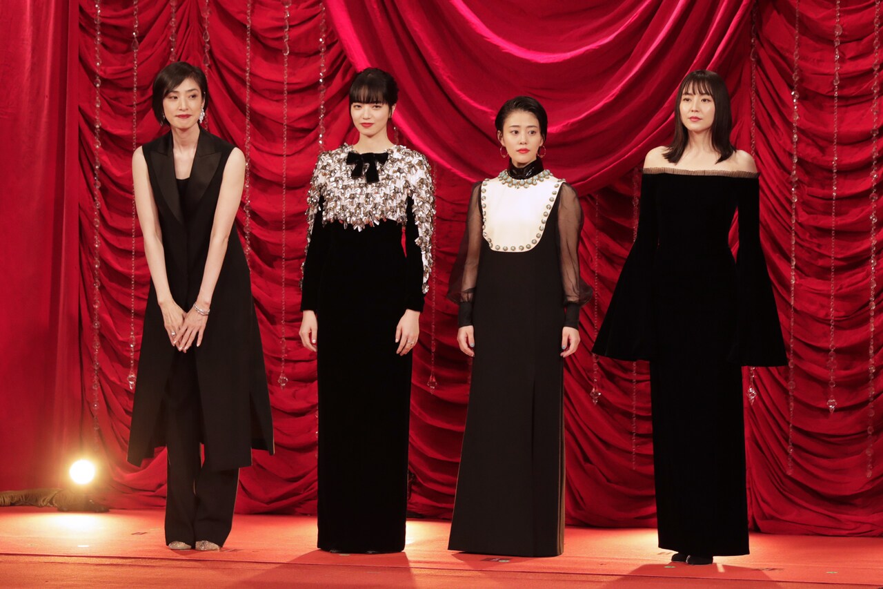 左から天海祐希、小松菜奈、高畑充希、長澤まさみ。