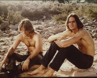 左からデニス・ウィルソン、ジェームズ・テイラー。