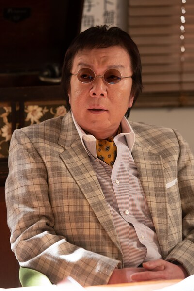 古田新太演じる廿日市誉。